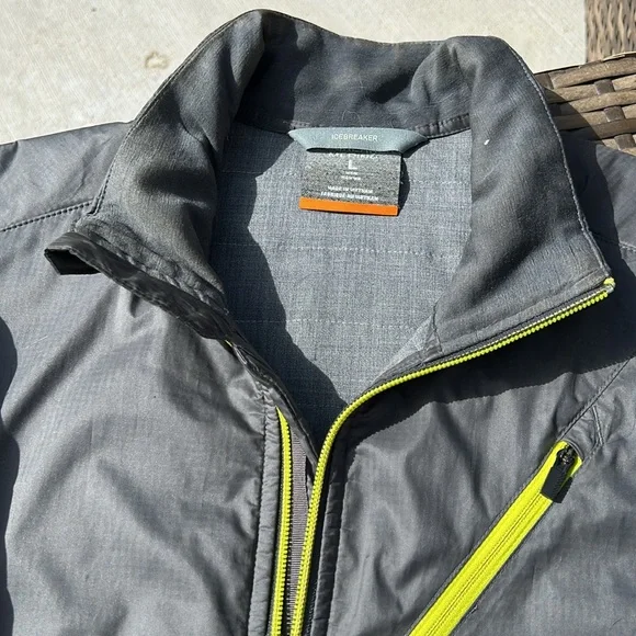 Icebreaker Men’s L Helix Merino Wool Filled Jacket - Gray - Picture 2 of 3